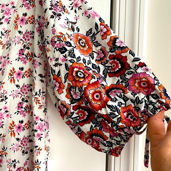 Suzanne Betro Weekend like new blouse, never worn 100% rayon - Picture 3 of 7